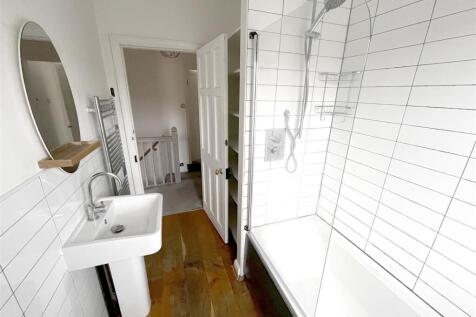 Bathroom2.JPG