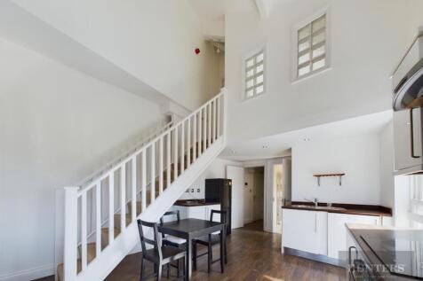 Sitting Room / Kitchen