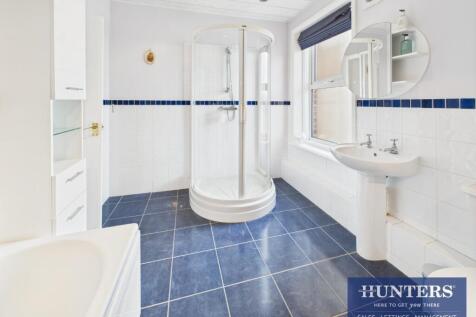 Ensuite Bathroom 2