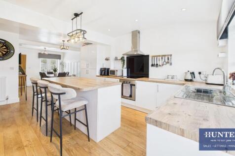 Kitchen /Dining room