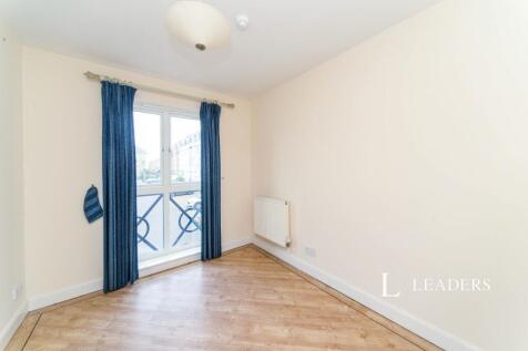 Bedroom 4/Dining Room