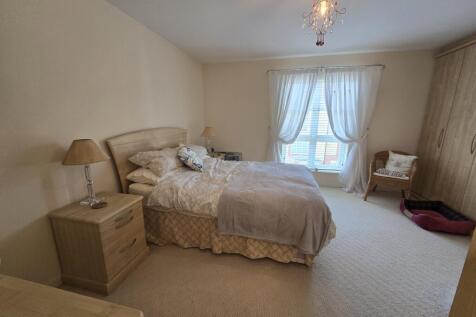 Master Bedroom (4)
