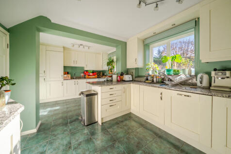 1369709-9-690097b...