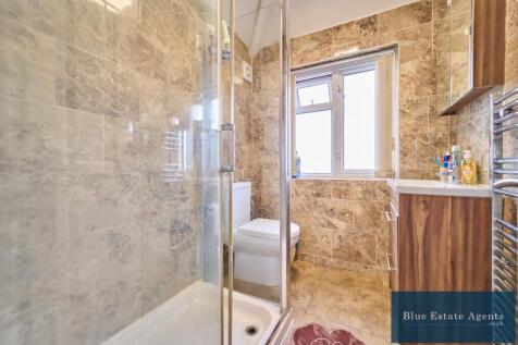 First Floor Family Shower Suite