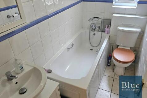 Family Bathroom Suite 