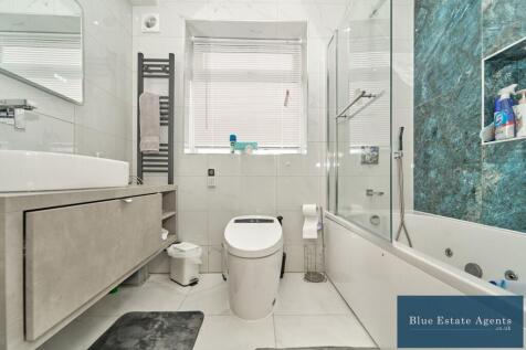 En-Suite Bathroom Suite