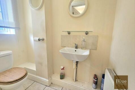 Downstairs Toilet 