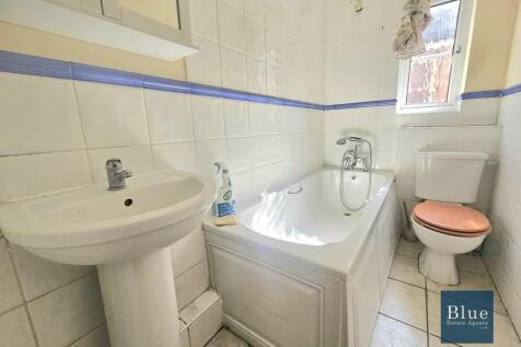 Family Bathroom Suite 