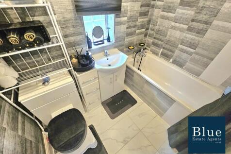 Family Bathroom Suite 
