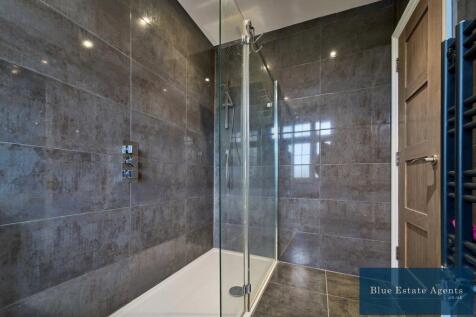 En-Suite Shower Suite