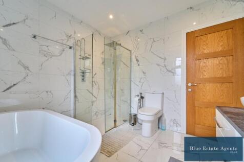 Family Bathroom Suite