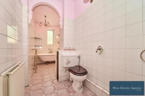 Ground Floor Bathroom Suite