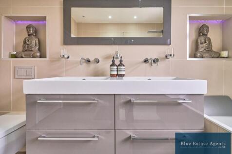 Family Bathroom Suite