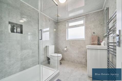 Loft Bedroom En-Suite Shower Suite