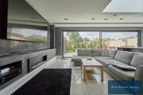 Large Extended Kitchen And Diner