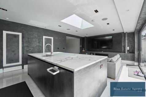 Large Extended Kitchen And Diner