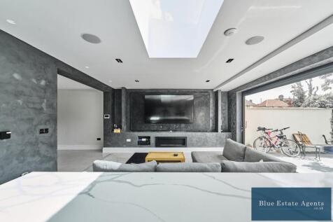 Large Extended Kitchen And Diner