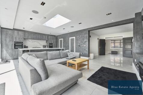 Large Extended Kitchen And Diner