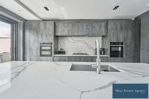 Large Extended Kitchen And Diner