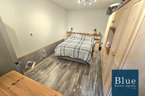 Outbuilding - Double Bedroom 