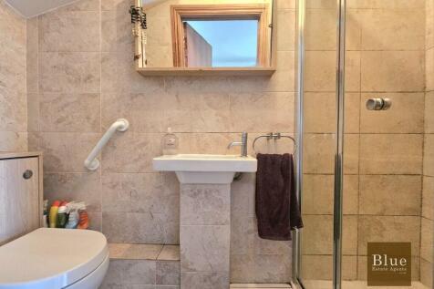 Downstairs Shower Suite 