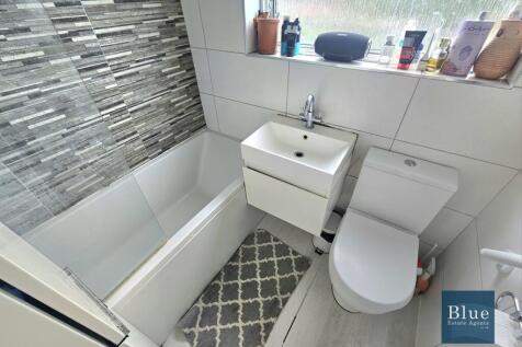 Family Bathroom Suite 