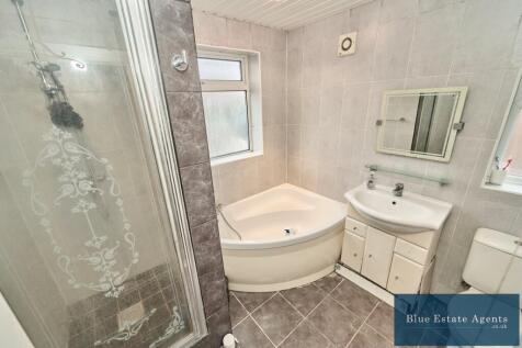 Family Bathroom Suite