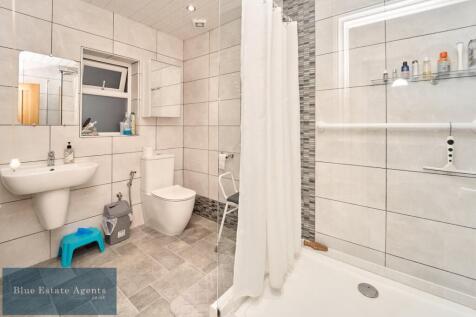 Ground Floor Shower Suite