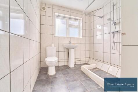 Family Shower Suite/Wet Room