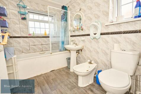 Family Bathroom Suite