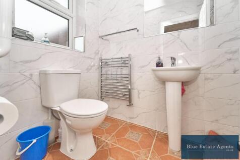 Ground Floor Shower &amp; WC Suite