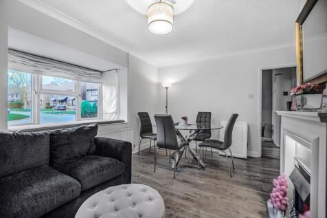 Living Area/Dining Area