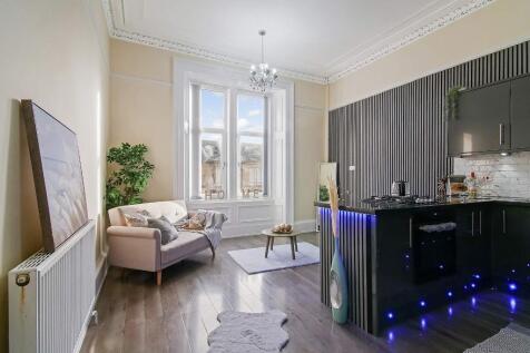 Lounge/Kitchen