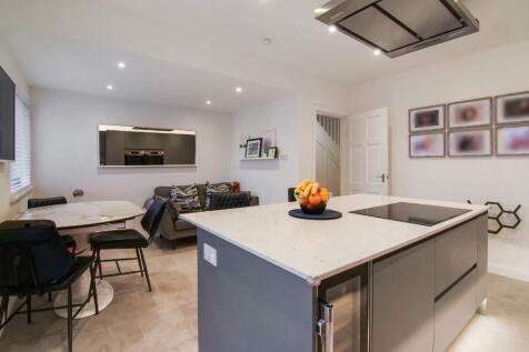 Kitchen/Dining Area