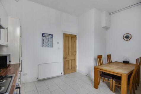 Kitchen/ Dining Area