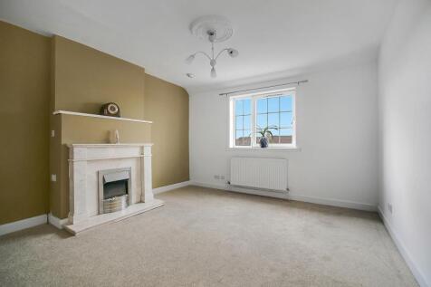 Lounge/ Dining Area