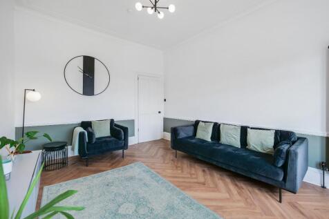 Lounge/ Dining Area
