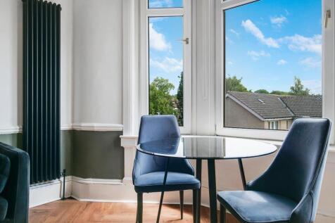 Lounge/ Dining Area