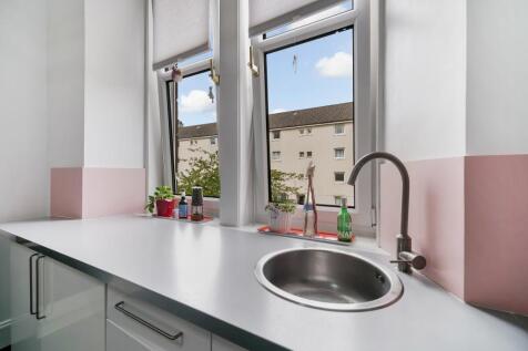 Kitchen/ Dining Area