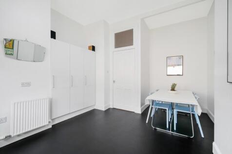 Kitchen/ Dining Area