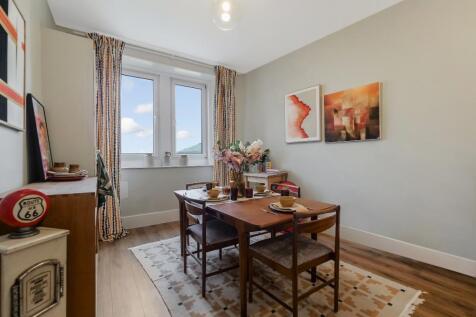 Kitchen/ Dining area