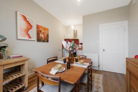 Kitchen/ Dining area