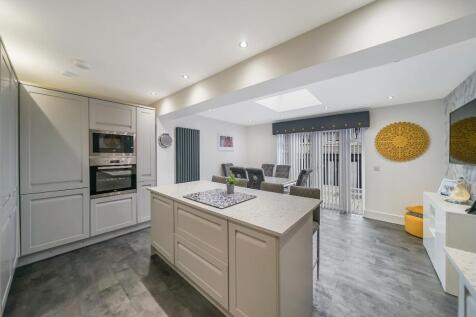 Kitchen/ Dining Area