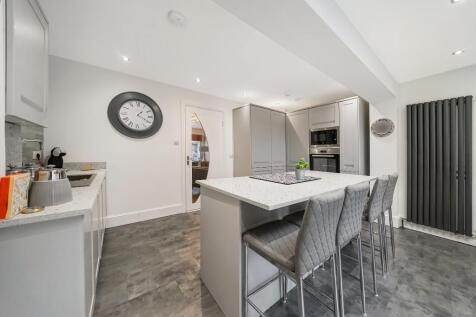 Kitchen/ Dining Area
