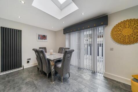 Kitchen/ Dining Area