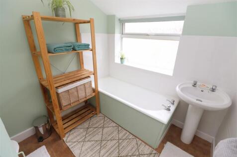Ground Floor Bathroom / WC