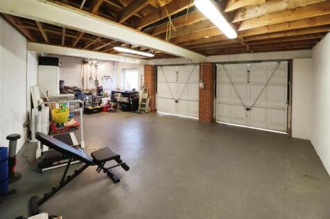 Double Garage - Internal