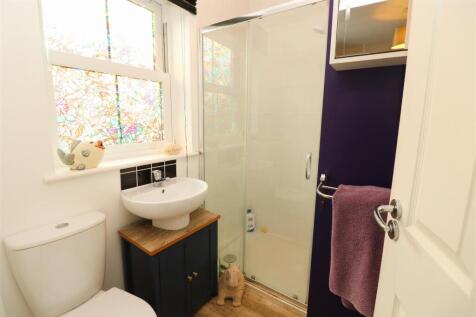 En-suite Shower Room / WC