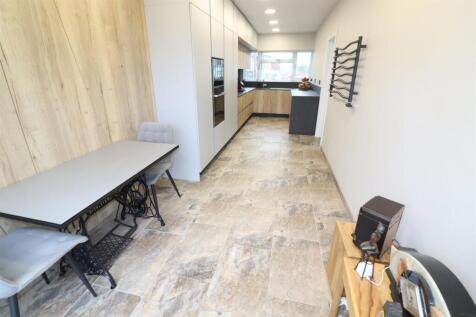 Kitchen / Breakfast Room