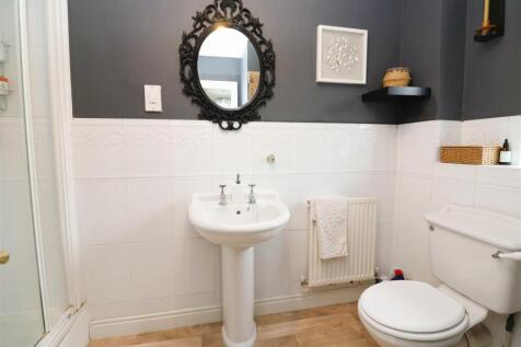 En-suite Shower Room / WC